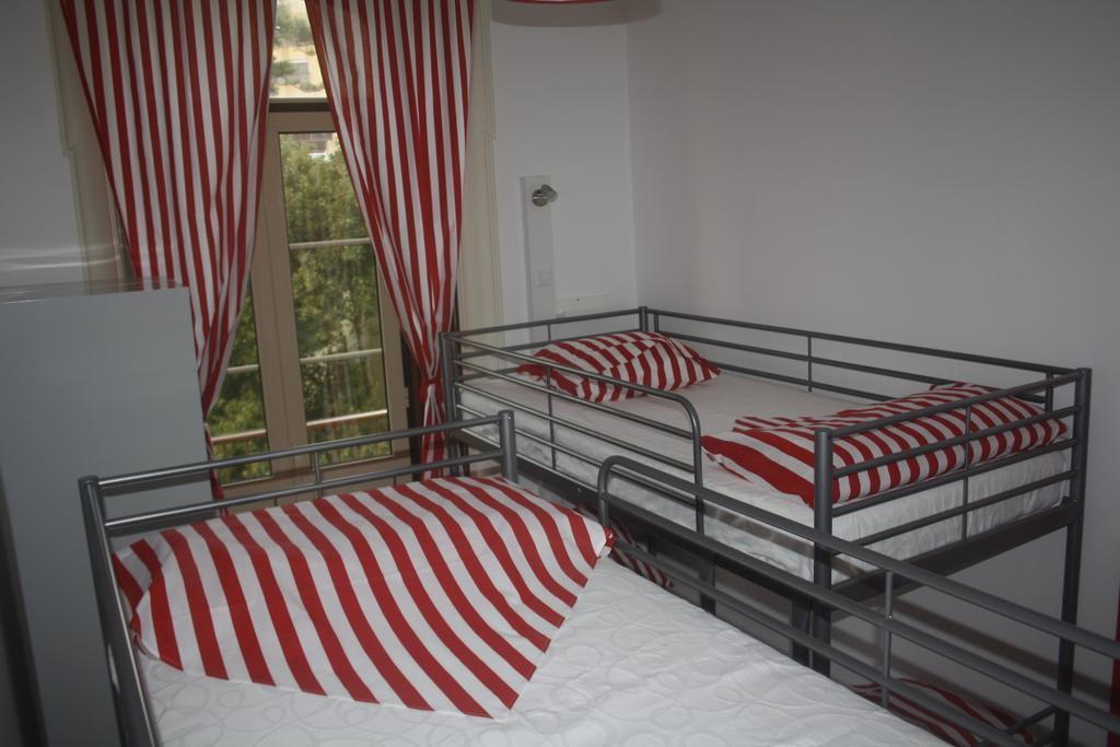 Hostel 402 Фигейра-да-Фош Номер фото